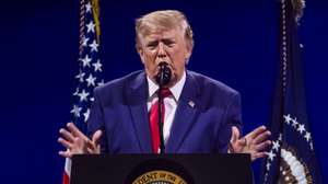 epa13088162 US President Donald Trump speaks during the Salute to America 250 celebration on the National Mall in Washington, DC, USA, 04 July 2026. The fireworks display that followed the president’s speech is reportedly the largest in history, with 850,000 shells launched over 40 minutes.  EPA/JIM LO SCALZO / POOL