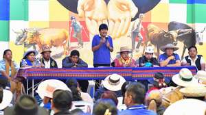 epa11627542 The former president of Bolivia and ruling party leader, Evo Morales (2006-2019), speaks during a meeting of the Movement for Socialism (MAS) in Cochabamba, Bolivia, 26 September 2024. Morales and his supporters decided to suspend the roadblock they had announced for September 30, which aimed to pressure the government to change several ministers in its cabinet, although they warned that they would remain in a &#039;state of emergency&#039;.  EPA/Jorge Abrego