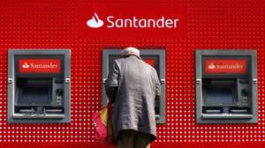 epaselect epa11973776 A customer uses a Santander ATM machine in London, Britain, 19 March 2025. Santander has announced it plans to close some 95 bank branches across the UK, which will put 750 jobs at risk.  EPA/ANDY RAIN