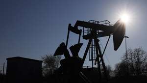 epa09842611 A view of a Crude oil pump in Walsheim near Landau, Germany, 22 March 2022. With a total production of over 4.5 million tons to date, the oil field near Landau is the largest oil field in the Upper Rhine Valley production region.  EPA/RONALD WITTEK