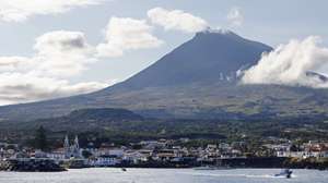 Vista da cidade da Madalena, ao largo da ilha do Pico, Açores, 01 de agosto de 2025. NUNO VEIGA/LUSA