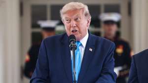 epa13142372 US President Donald Trump announces a program to allow veterans to expedite a career in commercial trucking outside the White House in Washington, DC, USA, 30 July 2026. Known as the Freedom Haulers program, the initiative would allow any US veteran who drove heavy equipment to be automatically eligible for a commercial trucking license.  EPA/JIM LO SCALZO / POOL