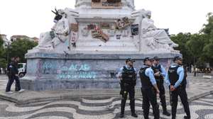 O Corpo de Intervenção da Polícia de Segurança Pública (PSP) interveio esta madrugada para retirar as tendas que se mantinham na Praça D. Pedro IV, no Rossio, tendo detido alguns manifestantes que alegadamente resistiram, Lisboa, 20 de outubro de 2026.  TIAGO PETINGA/LUSA
