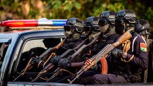 Militares na rua em Bissau, na Guiné-Bissau, 15 de maio de 2021. JOSÉ SENA GOULÃO/LUSA