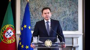 O primeiro-ministro, Luís Montenegro, discursa durante a cerimónia de assinatura do Acordo Plurianual 2025-2028 de Valorização dos Trabalhadores da Administração Pública, em Lisboa, 06 de Novembro de 2024. RODRIGO ANTUNES/LUSA