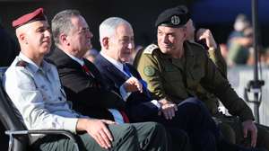 epa13064238 Israeli Prime Minister Benjamin Netanyahu (2-R), IDF Chief of staff Eyal Zamir (R) and Defence minister Israel Katz (2-L) attend the graduation ceremony of the Israel Defense Forces officers' course at a military base near Mitzpe Ramon, southern Israel, 25 June 2026.  EPA/ABIR SULTAN