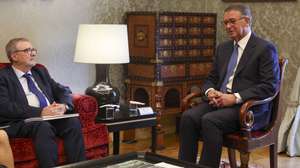 O Presidente da República, António José Seguro (D), durante a audiência com o secretário-geral da União Geral de Trabalhadores (UGT), Mário Mourão, no Palácio de Belém, em Lisboa, 22 de abril de 2026. MANUEL DE ALMEIDA/LUSA