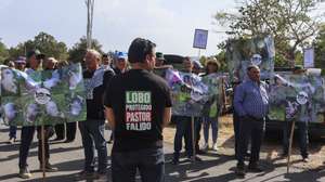 Mais de meia centena de pastores do Planalto Mirandês manifestaram-se reclamando ao Governo pagamentos atempados devido aos ataques de lobos que têm acontecido nos últimos anos neste território transmontano, no Naso, em Miranda do Douro, 06 de setembro de 2026. FRANCISCO PINTO/LUSA