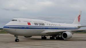 epa13258747 An Air China aircraft carrying Chinese President Xi Jinping lands at Joint Base Andrews, Maryland, USA, 23 September 2026. US President Donald Trump and Chinese President Xi Jinping are scheduled to hold bilateral talks during Xi's state visit to the United States.  EPA/Al Drago / POOL