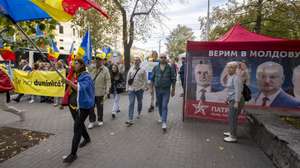 epa12408462 Supporters of PAS party pass the 'Electoral Patriotic Bloc' electoral campaign tents as they march to support the voting process at parliamentary elections in downtown Chisinau, Moldova, 26 September 2025. Moldova will hold parliamentary elections on 28 September 2025.  EPA/DUMITRU DORU