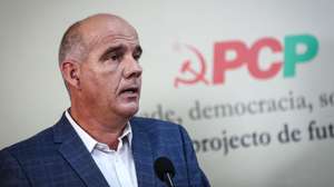 O secretário-geral do Partido Comunista Português (PCP), Paulo Raimundo, discursa durante uma conferência de imprensa para apresentar as principais conclusões da reunião do Comité Central, na sede do Partido, em Lisboa, 28 de junho de 2026. RODRIGO ANTUNES/LUSA