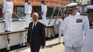 O Presidente da República, Marcelo Rebelo de Sousa (E), conversa com o almirante Gouveia e Melo durante a visita ao navio-escola Sagres, no último dia de visita oficial ao Brasil no âmbito das comemorações do Bicentenário da independência do Brasil, Rio de Janeiro, Brasil, 09 de setembro de 2022.    MANUEL DE ALMEIDA/LUSA