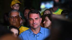 epaselect epa13281885 Brazilian Senator Flavio Bolsonaro makes a statement after the presidential election results were announced in Brasilia, Brazil, 04 October 2026. Bolsonaro finished first and will face incumbent Brazilian President Luiz Inacio Lula da Silva in a runoff election on 25 October.  EPA/ANDRE BORGES