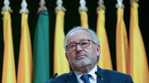 O presidente reeleito da Associação Nacional de Freguesias (Anafre), Jorge Veloso, durante a sessão solene de encerramento do Congresso da Anafre, no Altice Fórum, em Braga, 13 de março de 2022. HUGO DELGADO/LUSA
