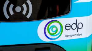 Logótipo da A EDP Renováveis (EDPR), no primeiro parque misto de produção de energias renováveis, que combina aerogeradores com painéis solares, Santo Estêvão, Sabugal, 12 de janeiro de 2023. A EDP Renováveis (EDPR) anunciou hoje a ligação à rede do seu primeiro projeto híbrido a nível global e o primeiro da Península Ibérica, no Sabugal, que combina produção de energia eólica e solar num único local. MIGUEL PEREIRA DA SILVA/LUSA