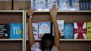 Preparativos para a Feira do Livro do Porto, que arranca na próxima sexta-feira, dia 25 de agosto e termina dia 10 de setembro, com Manuel António Pina como autor homenageado, nos Jardins do Palácio de Cristal, 23 de agosto 2023. (ACOMPANHA TEXTO DE 24 DE AGOSTO DE 2023). ESTELA SILVA/LUSA