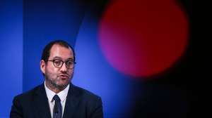 O ministro da Educação, João Costa, participa na conferência de imprensa no final da reunião do Conselho de Ministros, no Palácio de S. Bento, em Lisboa, 23 de novembro de 2023. RODRIGO ANTUNES/LUSA