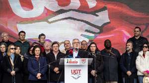 O secretário-geral da União Geral de Trabalhadores (UGT) Mário Mourão, intervém durante as comemorações do Dia do Trabalhador, na Praça do Município, em Vila Real, 01 de maio de 2024. PEDRO SARMENTO COSTA/LUSA