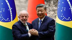 epa12096242 Chinese President Xi Jinping (R) shakes hands with Brazil's President Luiz Inacio Lula da Silva (L) after a signing ceremony and a joint press conference, at the Great Hall of the People in Beijing, China, 13 May 2025.  EPA/TINGSHU WANG / POOL