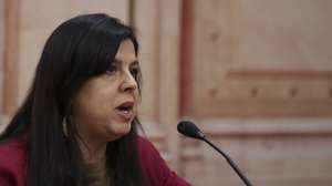 A porta-voz do Pessoas - Animais - Natureza (PAN), Inês de Sousa Real, durante a conferência de imprensa de apresentação do pacote de medidas a levar à primeira sessão da XVII Legislatura, que se inicia no dia 03 de junho, na Assembleia da República, em Lisboa, 02 de junho de 2025. ANTÓNIO COTRIM/LUSA