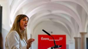 A ministra da Cultura, Juventude e Desporto, Margarida Balseiro Lopes, discursa durante uma sessão informativa sobre o programa artístico e o programa de infraestruturas de Évora_27 - Capital Europeia da Cultura, realizada no Convento de São Bento de Cástris, Évora, 27 de junho de 2025. NUNO VEIGA/LUSA