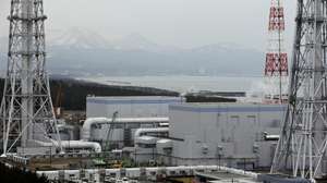 epa04637138 Reactor buildings unit one (L) and unit two are seen at Tokyo Electric Power Co.'s Kashiwazaki Kariwa Nuclear Power Plant, which is the world's largest nuclear power plant, in Kariwa, Niigata Prefecture, northern Japan, 25 February 2015 for safety enhancement measures after the 2011 March 11 accident at Fukushima Daiichi Nuclear Power Plant.  EPA/KIMIMASA MAYAMA