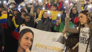epa12575497 People take part in a march organised by the party of Nobel Peace Prize winner Maria Corina Machado, Vente Venezuela, in support of the opposition leader and ‘peace and freedom’ in Venezuela, in Barcelona, Catalonia, Spain, 06 December 2025.  EPA/Marta Perez