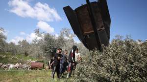 epa12845597 Palestinians inspect the remains of a ballistic missile that landed in the West Bank village of Haris, near Salfit, 24 March 2026. The Israeli military reported that it detected multiple waves of missiles launched from Iran towards Israel throughout the morning.  EPA/ALAA BADARNEH