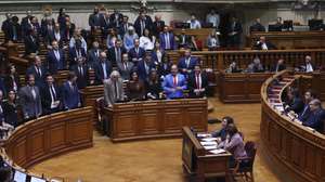 Deputados do PSD, Chega, IL e CDS-PP aprovaram hoje em votação final global um novo decreto de revisão da Lei da Nacionalidade, depois de o Tribunal Constitucional (TC) ter chumbado normas da primeira versão em dezembro passado, durante  o debate  que decorreu na Assembleia da República, em Lisboa, 1 de abril de 2026. ANTÓNIO COTRIM/LUSA