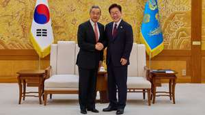 epa13180029 A handout photo made available by the Presidential Office shows South Korean President Lee Jae Myung (R) meeting with Chinese Foreign Minister Wang Yi at the presidential office Cheong Wa Dae in Seoul, South Korea, 20 August 2026.  EPA/PRESIDENTIAL OFFICE HANDOUT  HANDOUT EDITORIAL USE ONLY/NO SALES