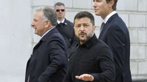 epa13216823 Ukrainian President Volodymyr Zelensky (C) speaks to the media as he walks with US Special Envoys for Peace, Steve Witkoff (L) and Jared Kushner (R) before their meeting, near the St. Sophia Cathedral in Kyiv, Ukraine, 06 September 2026. The US envoys arrived in Kyiv for talks with the Ukrainian president and his team, one day after their visit to Moscow.  EPA/SERGEY DOLZHENKO