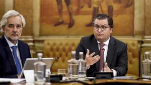 O ministro de Estado e das Finanças, Joaquim Miranda Sarmento (D), intervém na sua audição perante a Comissão de Orçamento, Finanças e Administração Pública, na Assembleia da República, em Lisboa, 23 de setembro de 2026. FILIPE AMORIM/LUSA
