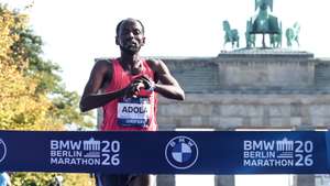 epa13265836 Ethiopia's Guye Adola crosses the finish line to win the Men's Elite race of the 52nd Berlin Marathon in Berlin, Germany, 27 September 2026.  EPA/FILIP SINGER