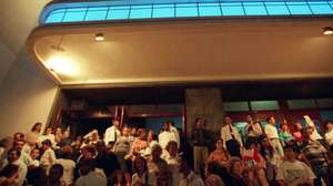 04081995-LISBOA: Crentes da Igreja Universal do Reino de Deus, ˆ saida de uma sess‹o de culto, na sede da igreja em Lisboa, no antigo cinema ImpŽrio. FOTO ANDRE KOSTERS/LUSA