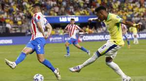 epa11444086 Brazil defender Wendell (R) takes a shot on goal against Paraguay defender Fabian Balbuena (L) during the second half of the CONMEBOL Copa America 2024 group D soccer match between Paraguay and Brazil, in Las Vegas, Nevada, USA, 28 June 2024.  EPA/CAROLINE BREHMAN