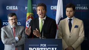 O presidente do Chega, André Ventura, usa da palavra durante uma conferência de imprensa após uma reunião com os deputados e assessores do partido responsáveis pela área da educação, na sede do partido, em Lisboa, 20 de julho de 2026. JOSÉ SENA GOULÃO/LUSA