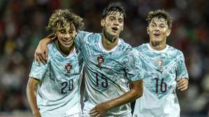 O jogador de Portugal, Rodrigo Rego (C), festeja um golo contra Gibraltar durante o jogo da fase de qualificação do Europeu sub-21 Albânia/Sérvia2027 de futebol, disputado no estádio de São Miguel, em Ponta Delgada, Açores, 30 de setembro de 2026. EDUARDO COSTA/LUSA