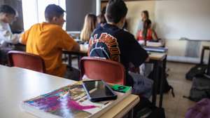 Alunos numa sala de aula da escola EB 23 Lourosa que proíbe os telemóveis, a propósito de uma petição que está a correr para que isso seja a regra em todas as escolas, Santa Maria da Feira, 23 de maio de 2023. (ACOMPANHA TEXTO DE 27 DE MAIO DE 2023) JOSÉ COELHO/LUSA