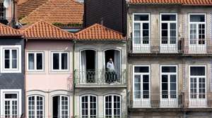 Fachadas de edifícios na baixa do Porto