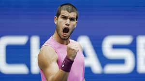 epa12355864 Carlos Alcaraz of Spain reacts against Novak Djokovic of Serbia during the men's singles semifinals during the US Open Tennis Championships at the USTA Billie Jean King National Tennis Center in Flushing Meadows, New York, USA, 05 September 2025. The US Open tournament runs from 24 August through 07 September.  EPA/JOHN G. MABANGLO
