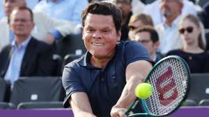 epa11423479 Milos Raonic of Canada in action during his third round match against Taylor Fritz of the USA at the Queen's Club tennis tournament in London, Britain, 19 June 2024.  EPA/ANDY RAIN