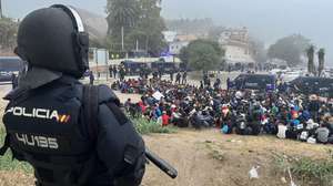 epa13280084 National Police officers remove an immigrant camp from Trampolin's beach in Ceuta, Spain, 04 October 2026. Spain is dealing with a massive migration crisis in the autonomous region of Ceuta after thousands of people crossed into the North African enclave from Morocco in late July 2026.  EPA/REDUAN