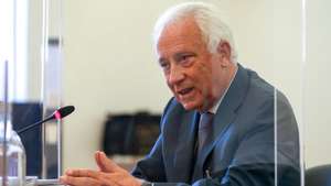 O ex- Governador do Banco de Portugal, Carlos Costa, durante a audição na Comissão Eventual de Inquérito Parlamentar às perdas registadas pelo Novo Banco e imputadas ao Fundo de Resolução, na Assembleia da República, em Lisboa, 17 de maio de 2021. MANUEL DE ALMEIDA/LUSA