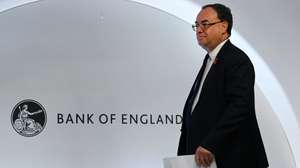epa09563461 Governor of the Bank of England Andrew Bailey arrives at  the Bank's monetary policy committee at the Bank of England in London, Britain, 04 November 2021. The Bank of England has announced it has held interest rates at 0.1 per cent, but has warned borrowing costs are likely to increase in the coming months.  EPA/ANDY RAIN