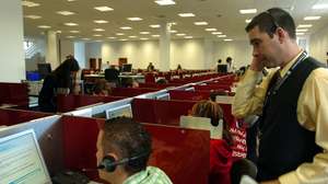 Operadores da Teleperformance, na inauguracao desta empresa pelo Ministro da Economia, Manuel Pinho, Quinta-feira, 21 de Setembro, em Setubal. JOAO RELVAS/ LUSA