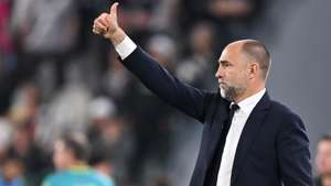 epa12115236 Juventus coach Igor Tudor gestures during the Italian Serie A soccer match Juventus FC against Udinese Calcio in Turin, Italy, 18 May 2025.  EPA/Alessandro Di Marco
