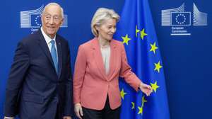 epa12781126 European Commission President Ursula von der Leyen (R) welcomes Portugal’s President Marcelo Rebelo de Sousa during his visit to the European institutions at the European Commission in Brussels, Belgium, 27 February 2026.  EPA/OLIVIER MATTHYS