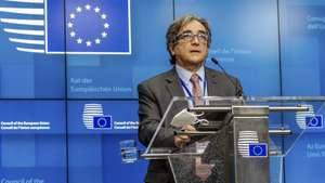 O ministro do Mar, Ricardo Serrão Santos, durante a conferência de imprensa após a videoconferência informal dos Ministros das Pescas da União Europeia, Bruxelas, Bélgica, 22 de fevereiro de 2021. TONY DA SILVA/LUSA