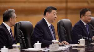 epa12992336 Chinese President Xi Jinping (C) attends a meeting with Pakistan's Prime Minister Shehbaz Sharif (not pictured) at the Great Hall of the People in Beijing, China, 25 May 2026.  EPA/TINGSHU WANG / POOL