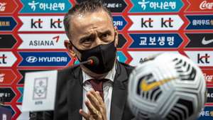 epa09323212 Head coach of the South Korean men's World Cup team Paulo Bento speaks about draws for the final round in the Asian qualifying for the 2022 World Cup during a news conference at the National Football Center in Paju, north of Seoul, South Korea, 05 July 2021. In the draws conducted July 1, South Korea, world No. 39, was included in Group A with Iran (31st), Iraq (68th), the United Arab Emirates (73rd), Syria (79th) and Lebanon (93rd).  EPA/YONHAP SOUTH KOREA OUT